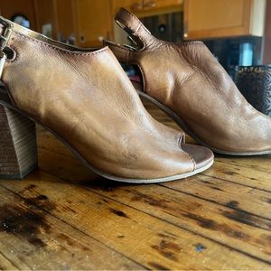 Steven by Steve Madden peep toe sling back leather heel